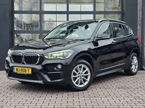 BMW X1 sDrive20i Centennial High Executive | Automaat | Navi | Stoelverwarming | HUD | Parkeersensor