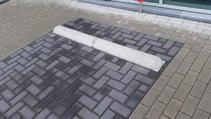 Betonnen 'Biggenrug' voor parkeerplaats verkoop
