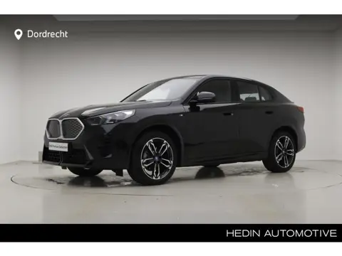 BMW iX2 eDrive20 67kWh | M-Sport | 19" | Voorbereiding Driving Assistant Plus | Camera