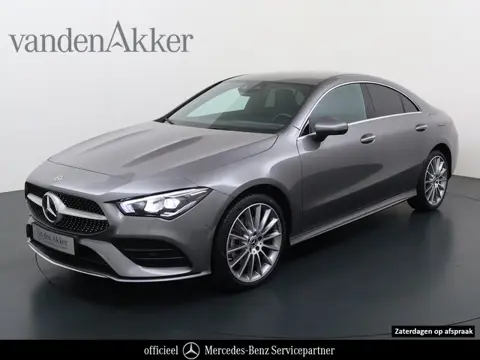 Mercedes-Benz CLA-Klasse 250e AMG // Keyless Entry // Sfeerverlichting // Camera // 19" AMG Velgen /