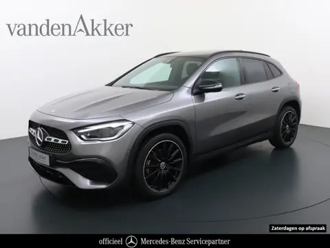 Mercedes-Benz GLA 250 e AMG // Panoramadak // 20" AMG Velgen // Nightpakket // Sfeerverlichting // C