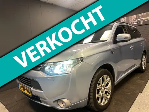 Mitsubishi Outlander 2.0 PHEV instyle+ Camera Adaptieve cruise control, Lane departure warning