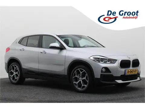 BMW X2 sDrive20i High Executive Automaat LED, Head-Up, Apple Carplay, Stoelverwarming, PDC, 17"