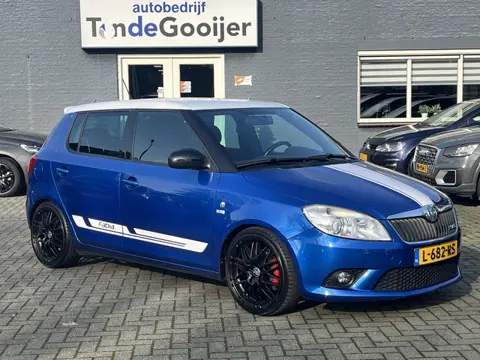 Skoda Fabia 1.4 TSi DSG RS 180 pk | CLIMA | PDC | STOELVERW. | 17" |