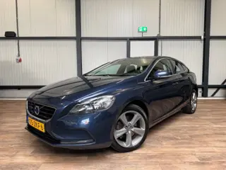 VOLVO V40 1.6 T3 Momentum / LEDER / NAVI / CAMERA / 