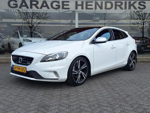 Volvo V40 1.6 T4 R-Design Automaat | Pano | Leder | Trekhaak | Adaptive CC | BLIS | Camera | Memory 
