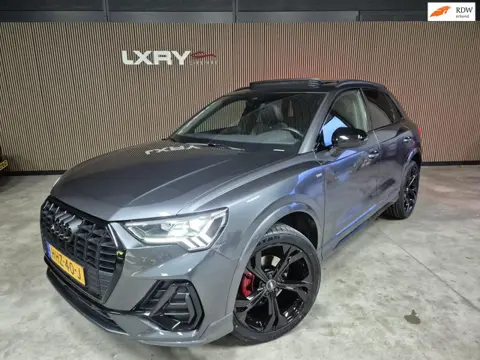 Audi Q3 35 TFSI S edition | Clima| Pano | Camera | Navi | Stoelverwarming |