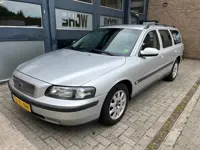 Volvo V70 2.4 Comfort Line, Lekt olie