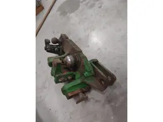 John Deere K80 trekhaak voor in de Slede