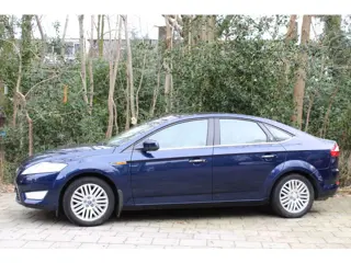 Ford Mondeo 2.0-16V Ghia leer stoelverwarming clima/cruise control