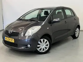 Toyota Yaris 1.3 VVTi Sol / NL-auto / Airco / Trekhaak / Meeneemprijs