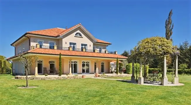 Exclusieve villa op ca. 3000 m2, unieke ligging