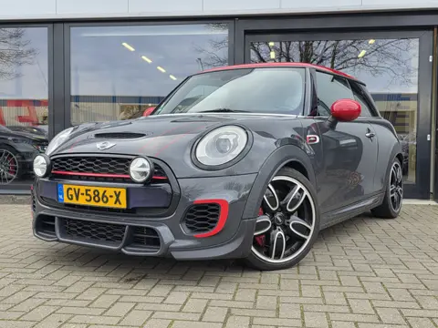 MINI Mini 2.0 John Cooper Works + CAMERA + HARMAN KARDON + AKRAPOVIC