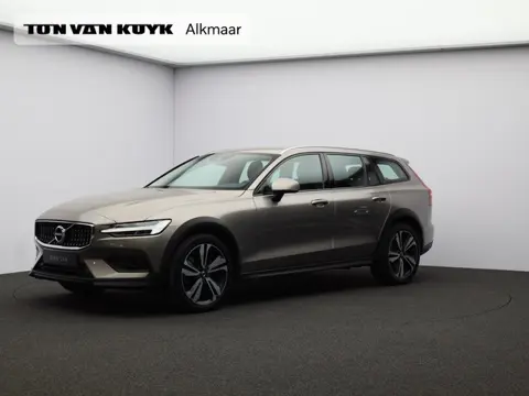 Volvo V60 Cross Country 2.0 B5 AWD Pro / Trekhaak / Lederen Bekleding / Elektrisch Verst. Stoelen / 