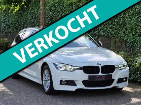 BMW 3-serie Touring 320i M Sport NAP Pano CarPlay Trekhaak HUD KeyLess Line Ass 100% Dealer onderhou