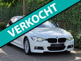 BMW 3-serie Touring 320i M Sport NAP Pano CarPlay Trekhaak HUD KeyLess Line Ass 100% Dealer onderhou