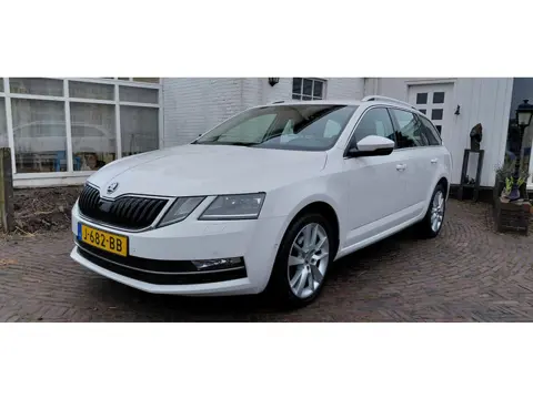 Skoda Octavia Combi 1.5 TSI Greentech Business Edition Plus Automaat in Excellent mooie conditie