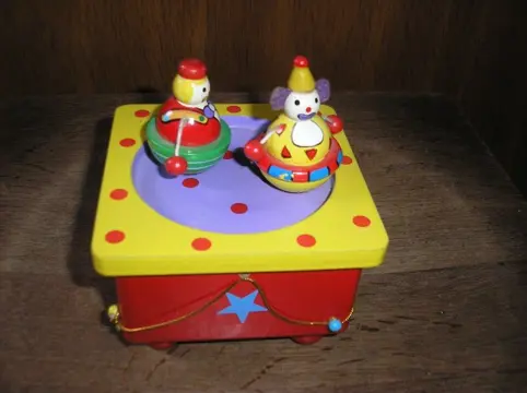 Muziekdoosje - dansende poppetjes