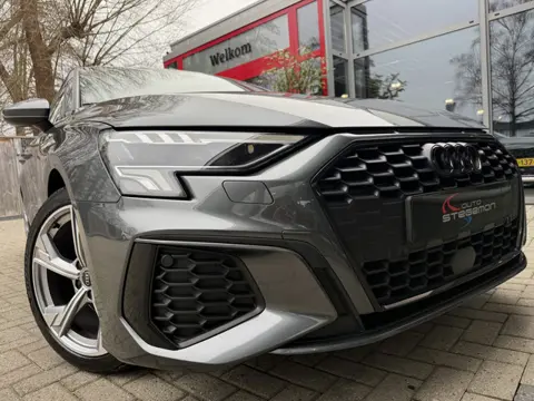 Audi A3 Limousine 30 TFSI AUT. *!* 2x S-LINE *!* CARPLAY/ LED/ 18 INCH/ BLACK OPTIEK/ PRIVACY GLAS *