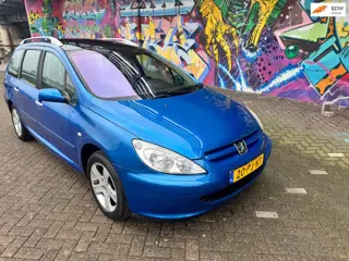 Peugeot 307 SW 1.6 16V panorama dak airco 7 persoons op kenteken alleen 2 stoelen weg. Rijd goed inr