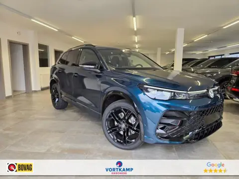 VOLKSWAGEN TIGUAN 1.5 TSI e-HYBRID 272 PK R-LINE PANO-DAK/TREKHAAK/HUD/E-KLEP