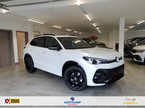 VOLKSWAGEN TIGUAN 1.5 TSI e-HYBRID 272 PK R-LINE PANO-DAK/CAMERA/TREKHAAK/HUD/LEDER/MEMORY
