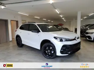 VOLKSWAGEN TIGUAN 1.5 TSI e-HYBRID 272 PK R-LINE PANO-DAK/CAMERA/TREKHAAK/HUD/LEDER/MEMORY