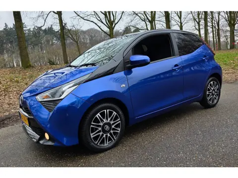 Toyota Aygo 1.0 VVT-i X-Clusiv NL Auto ! 1e Eigenaar !