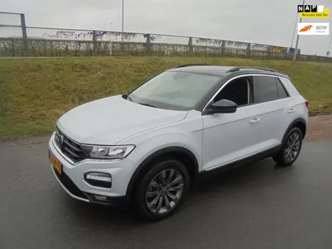 Volkswagen T-Roc Volkswagen T-Roc 1.5 Tsi automaat airco ecc lmv navigatie