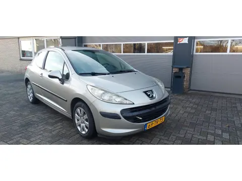 Peugeot 207 1.4-16V X-line