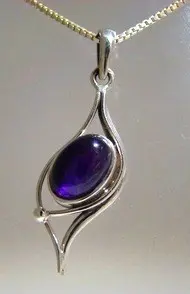 Amethist hanger van zilver, mooie vormgeving!