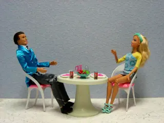 Barbie en Ken dineren samen [pop200]