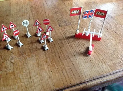 LEGO - BoMEN - VERKEERSBORDEN - NAMEN