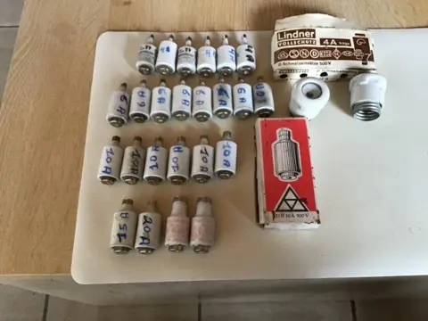 Zekeringen of plombs ,van 4,6,10,15,20,25 Ampéres ,Nieuwe