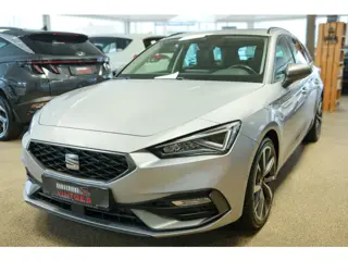 SEAT Leon Sportstourer 1.5 eTSI FR Business Intense  Panoramadak Wegklapbare Trekhaak Virtiueel Cock