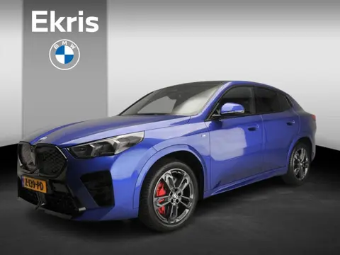 BMW iX2 eDrive20 | M-Sportpakket | LED | Navigatie | Panoramadak | Sportstoelen | Keyles go | DAB | 