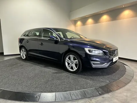 Volvo V60 2.4 D6 Twin Engine Momentum | Leder stoelen | stoelverwarming | parkeersensoren