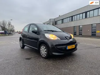 Peugeot 107 1.0-12V XR