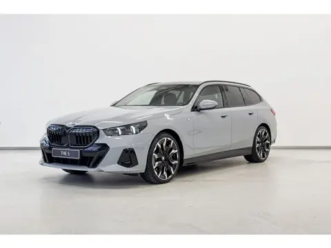 BMW 5 Serie Touring 520i | M Sport Pro | Innovation Pack | Travel Pack | Glazen Panoramadak | VPLD