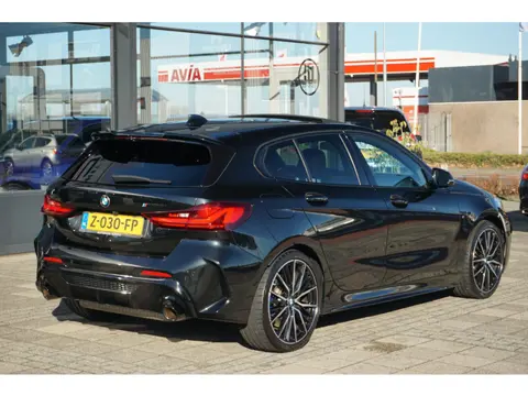 BMW 1-serie M135i xDrive High Executive Np. € 75k | ACC | PANO | H&K | elct. stoelen