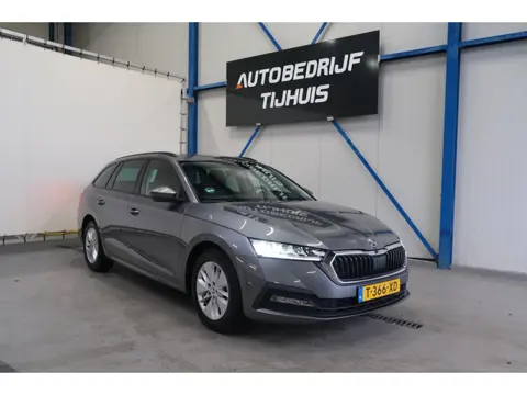 Skoda Octavia Combi 1.0 e-TSI Ambition Automaat - N.A.P. Airco, Cruise, PDC, Navi, Virtual display, 