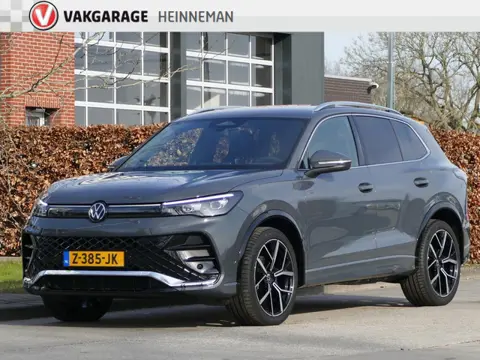 Volkswagen Tiguan 1.5 eTSI R-Line Business | IQ-light | massagestoelen | digitaal dashboard | verwar