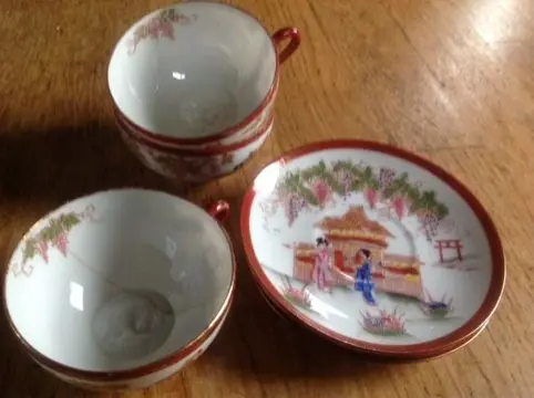 Chinees porcelein, 3 kop en schotels - erg oud