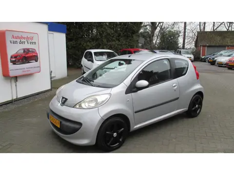 Peugeot 107 1.0-12V XR