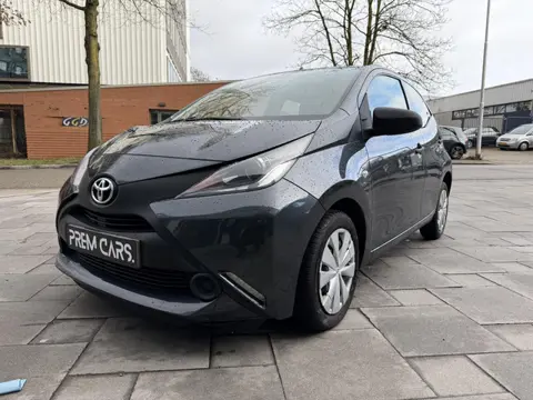 Toyota Aygo 1.0 VVT-i x-fun Grijs | 129.641 km | 2017