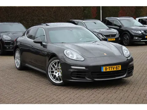 Porsche Panamera 3.0 S E-Hybrid / Schuifdak / 360Camera / Sportchrono / Softclose / Intr.voorverwarm