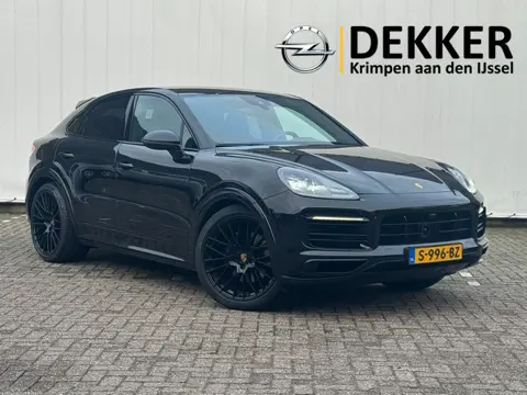 Porsche Cayenne Coupé 3.0 E-Hybrid met Sport Design, Soft-Close,  22inch, Luchtvering, Bose, LED