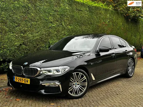 BMW 5-serie 540i xDrive High Executive /SCHUIFDAK/CAMERA/ZEER NETJES!/