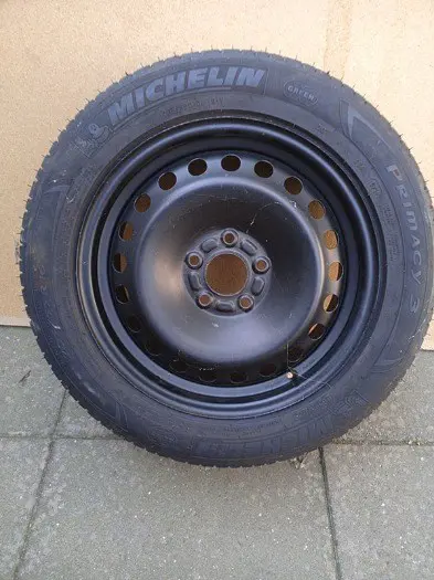 1 Nieuw Ford(reserve)wiel met michelin band