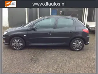 Peugeot 206 1.6-16V Gentry airco nw apk bij aflevering